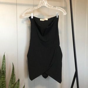 STRAPLESS PLUNGING V CUT CLEAVAGE SKORT ROMPER